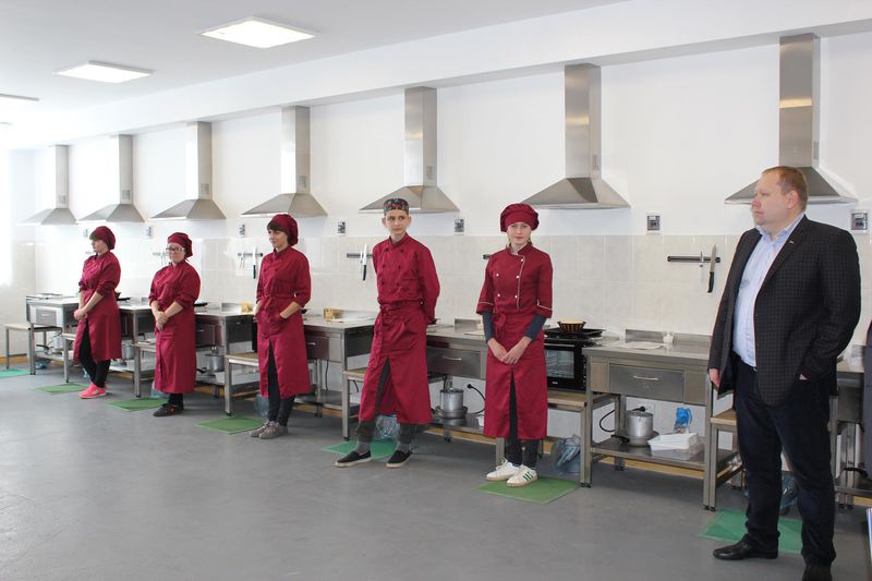 Учні Михайлівського училища отримали необхідне професійне обладнання 