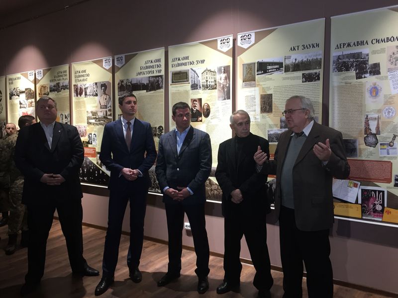 Події української революції ожили в унікальній фотовиставці
