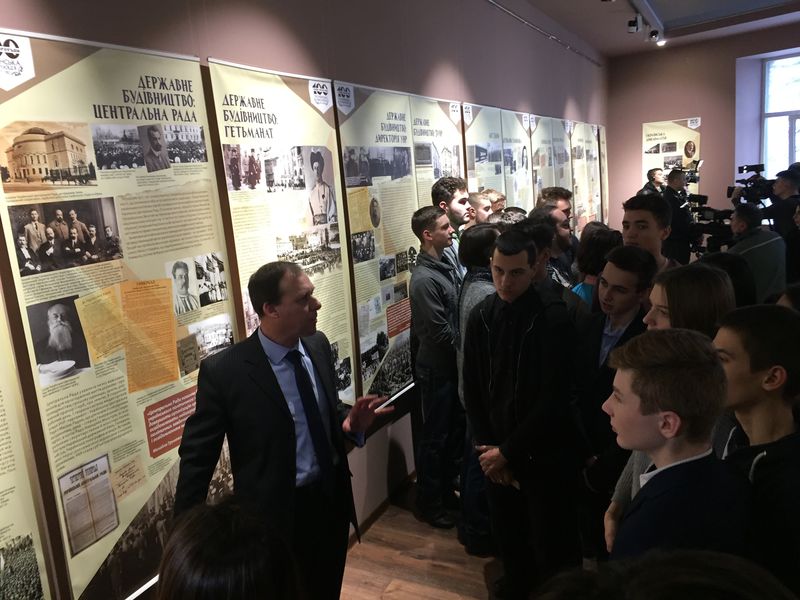 Події української революції ожили в унікальній фотовиставці