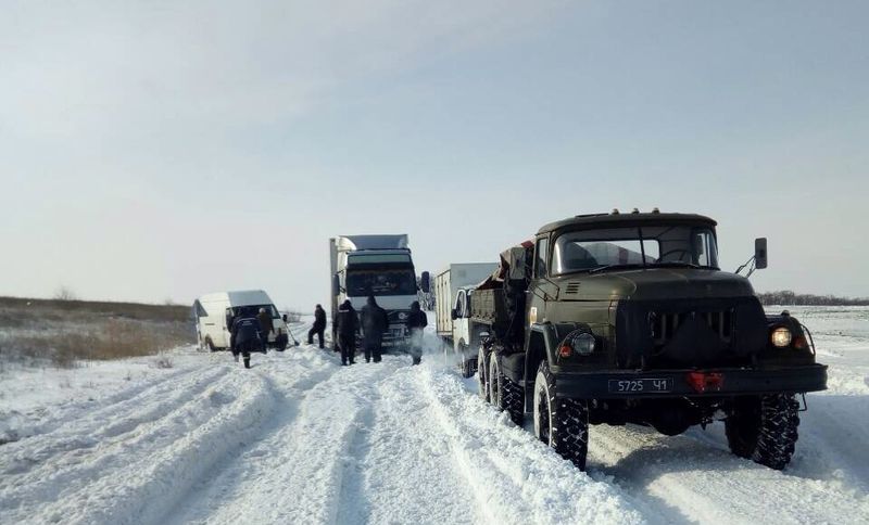 На трьох автодорогах регіону тимчасово закрито рух транспорту