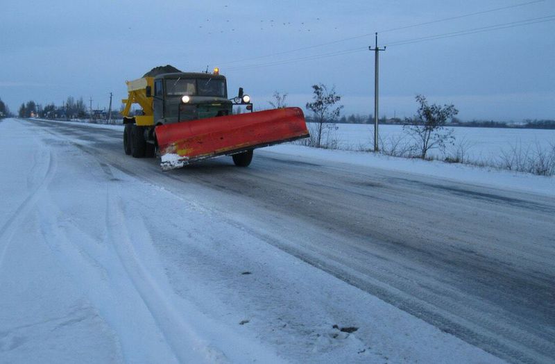 На автошляхах регіону дорожні служби знаходяться на цілодобовому чергуванні