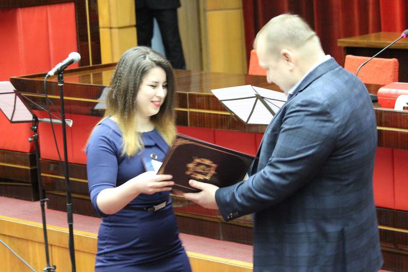 Жінки облдержадміністрації приймають вітання зі святом весни