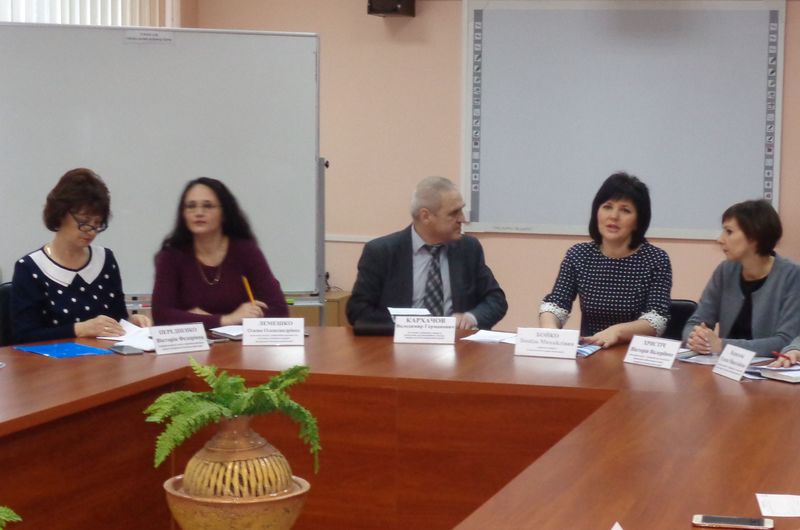 Запорізькі посадовці вивчають  питання проходження державної служби в умовах зміни законодавства