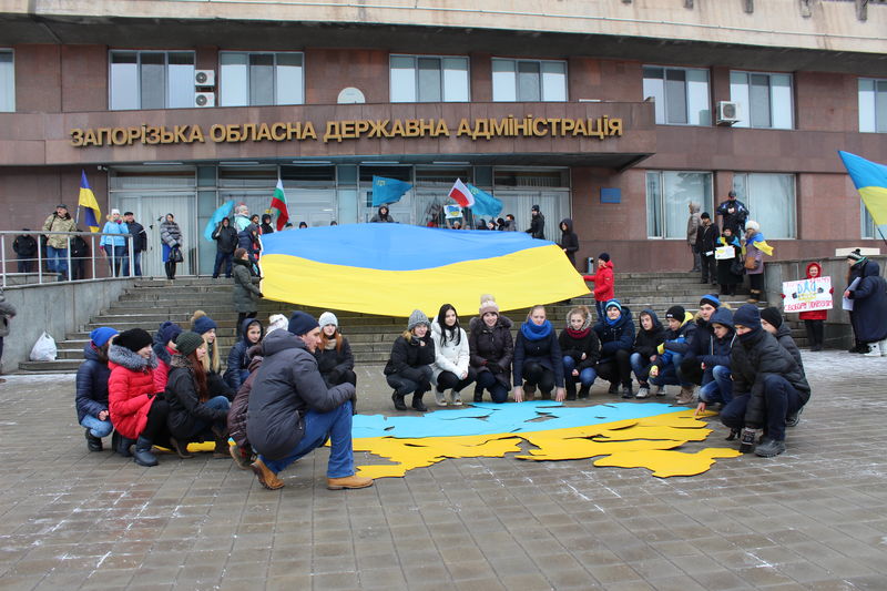 В Запоріжжі відбувся флешмоб «Україна - єдина! Крим – це  Україна!»