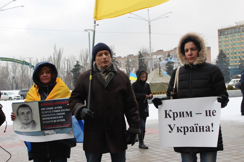 В Запоріжжі відбувся флешмоб «Україна - єдина! Крим – це  Україна!»