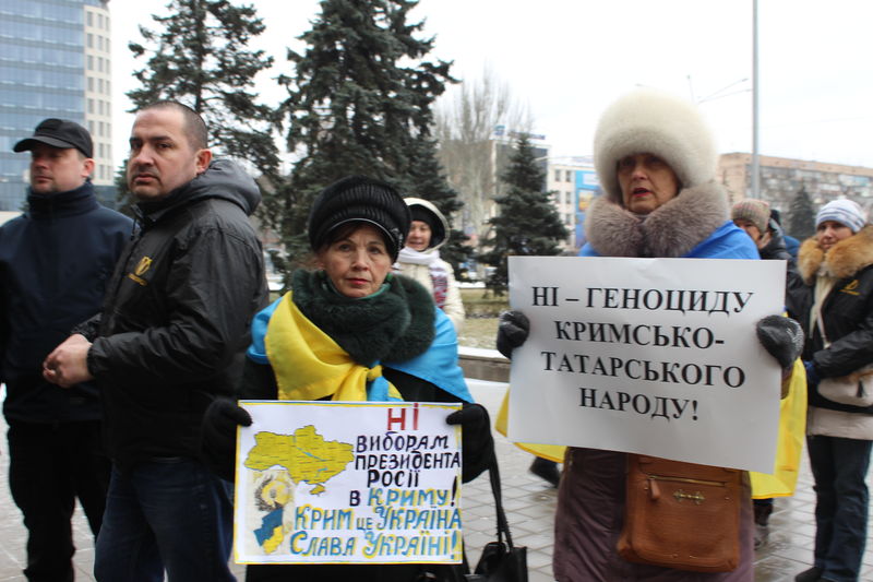 В Запоріжжі відбувся флешмоб «Україна - єдина! Крим – це  Україна!»