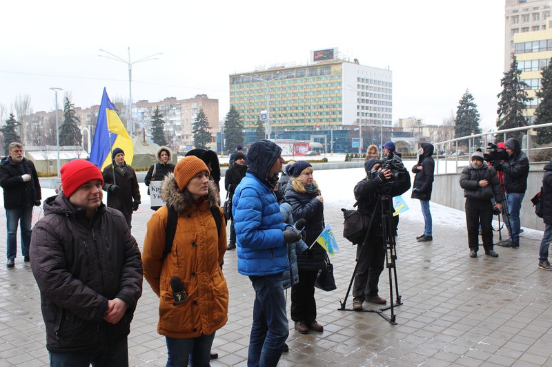 В Запоріжжі відбувся флешмоб «Україна - єдина! Крим – це  Україна!»