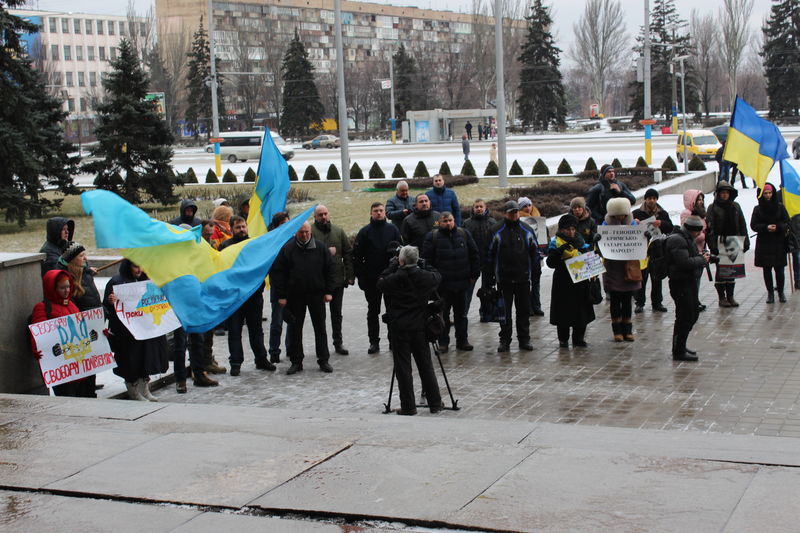 В Запоріжжі відбувся флешмоб «Україна - єдина! Крим – це  Україна!»
