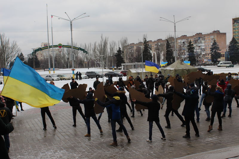 В Запоріжжі відбувся флешмоб «Україна - єдина! Крим – це  Україна!»