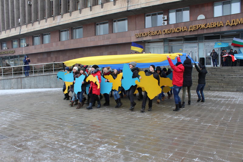 В Запоріжжі відбувся флешмоб «Україна - єдина! Крим – це  Україна!»