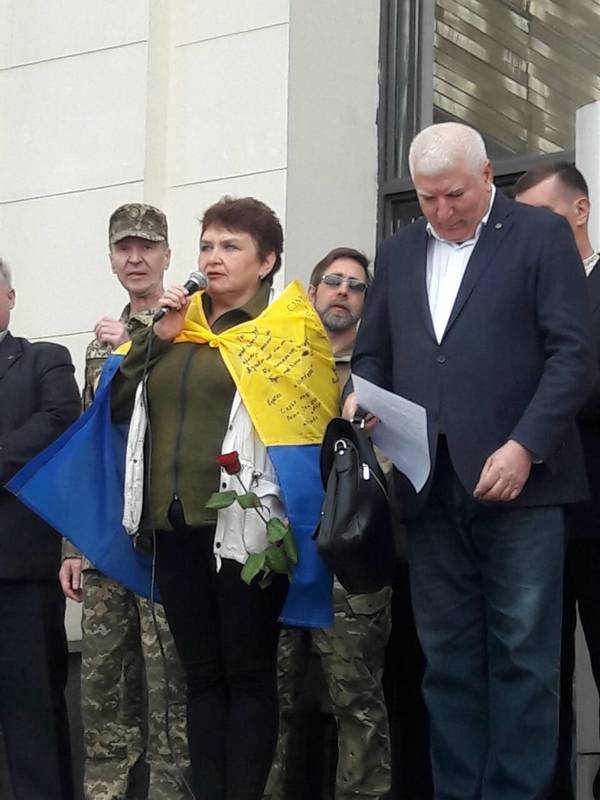 У Запоріжжі відкрито першу меморіальну дошку на честь Української революції