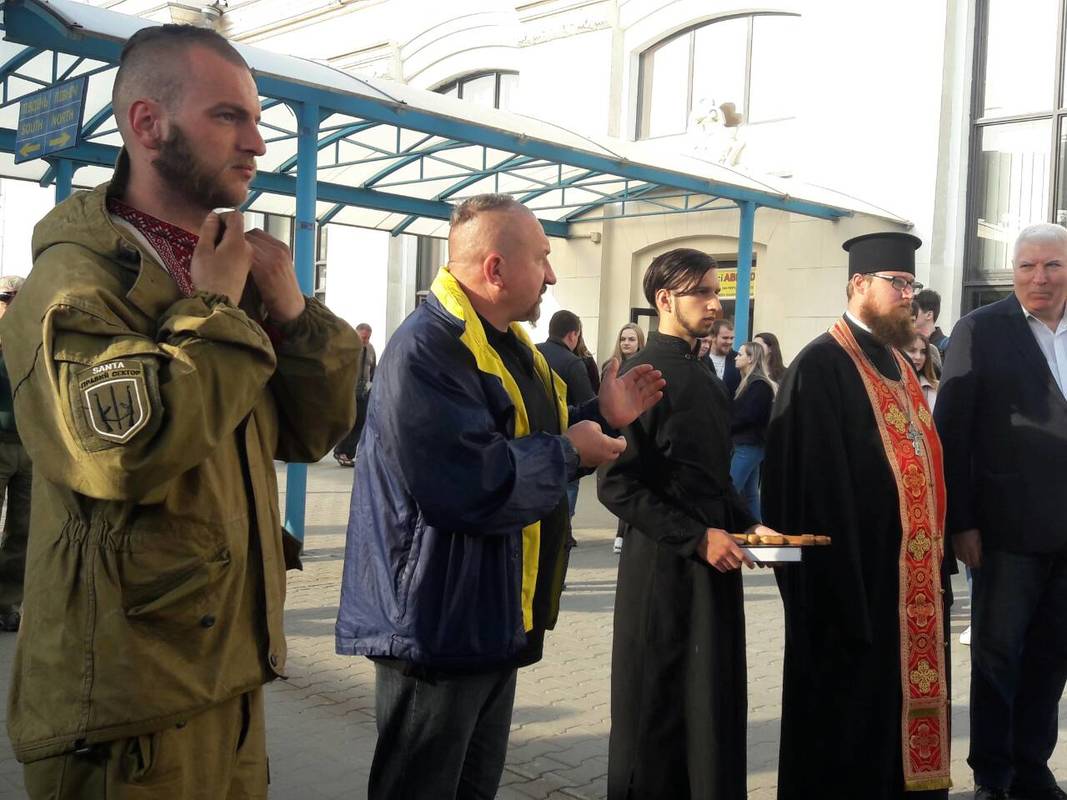 Учасники потягу «Труханівська січ» вшановують запорізьких героїв