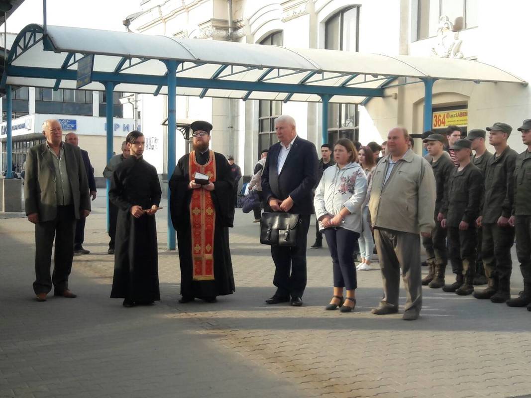 Учасники потягу «Труханівська січ» вшановують запорізьких героїв