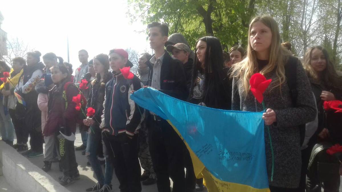 Учасники потягу «Труханівська січ» вшановують запорізьких героїв