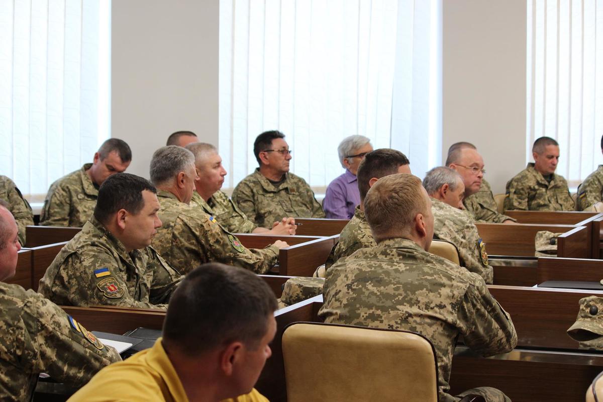Від сьогодні в організаціях, установах і закладах Запорізької області комісією Генерального штабу Збройних Сил України розпочато перевірку  стану військового обліку призовників і військовозобов’язаних та бронювання військовозобов’язаних на період мобілізації та на воєнний час. З цього приводу в облдержадміністрації відбулася  координаційна нарада щодо порядку проведення перевірки.