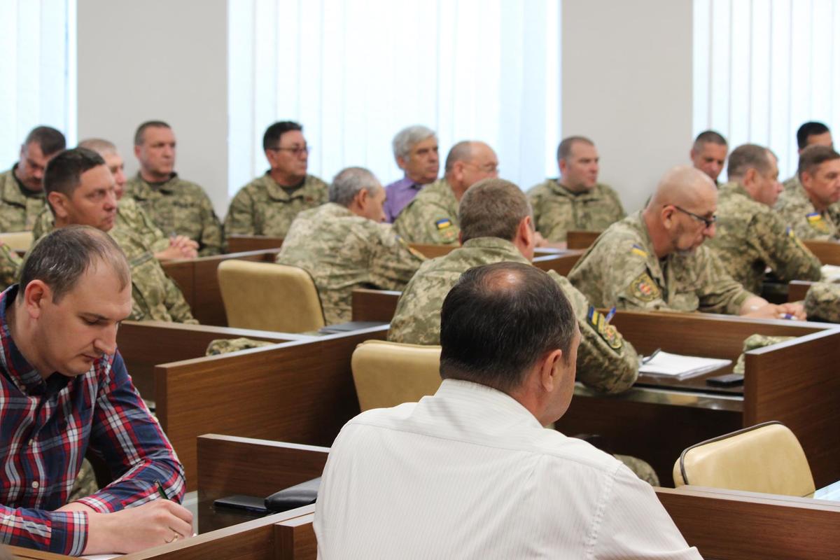 Від сьогодні в організаціях, установах і закладах Запорізької області комісією Генерального штабу Збройних Сил України розпочато перевірку  стану військового обліку призовників і військовозобов’язаних та бронювання військовозобов’язаних на період мобілізації та на воєнний час. З цього приводу в облдержадміністрації відбулася  координаційна нарада щодо порядку проведення перевірки.