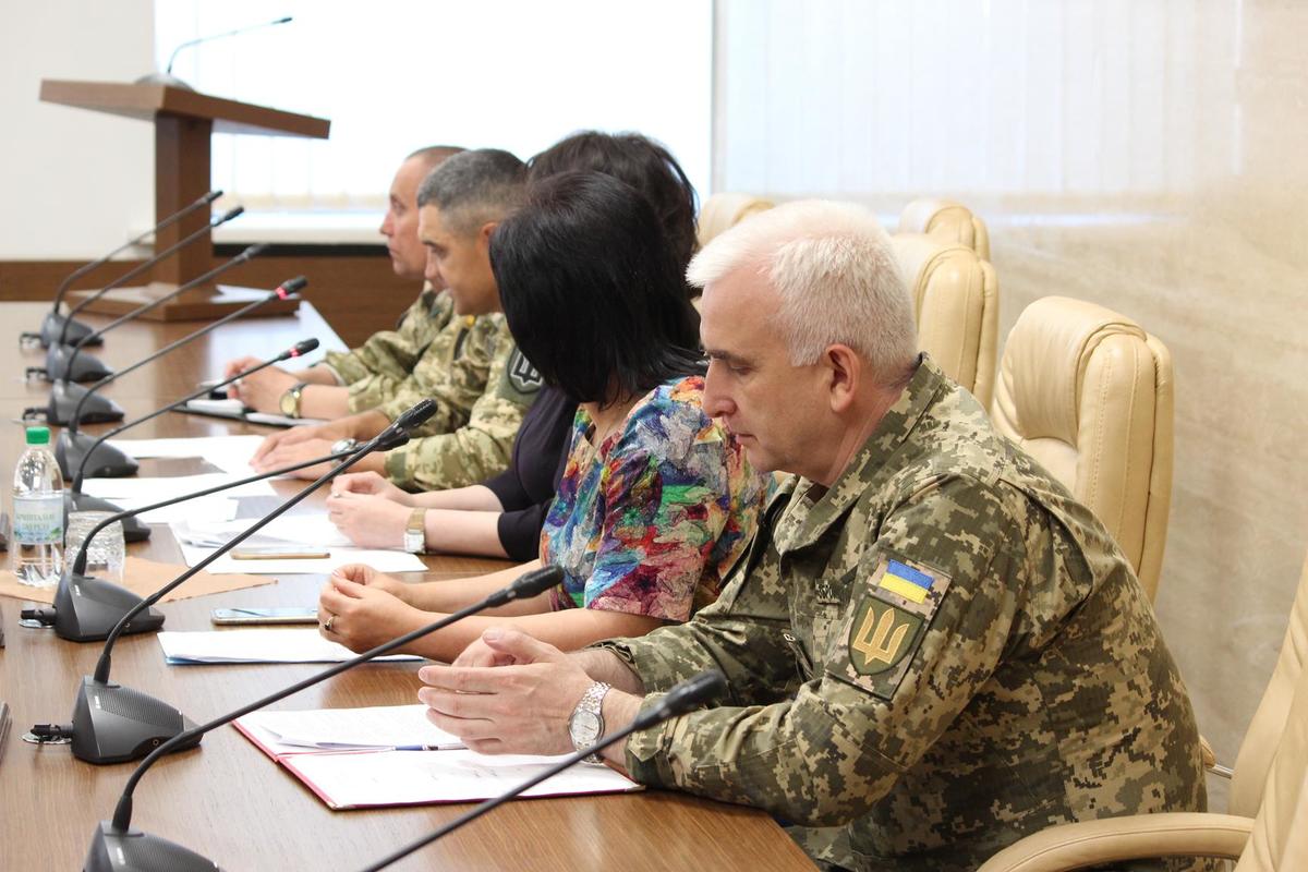 Від сьогодні в організаціях, установах і закладах Запорізької області комісією Генерального штабу Збройних Сил України розпочато перевірку  стану військового обліку призовників і військовозобов’язаних та бронювання військовозобов’язаних на період мобілізації та на воєнний час. З цього приводу в облдержадміністрації відбулася  координаційна нарада щодо порядку проведення перевірки.