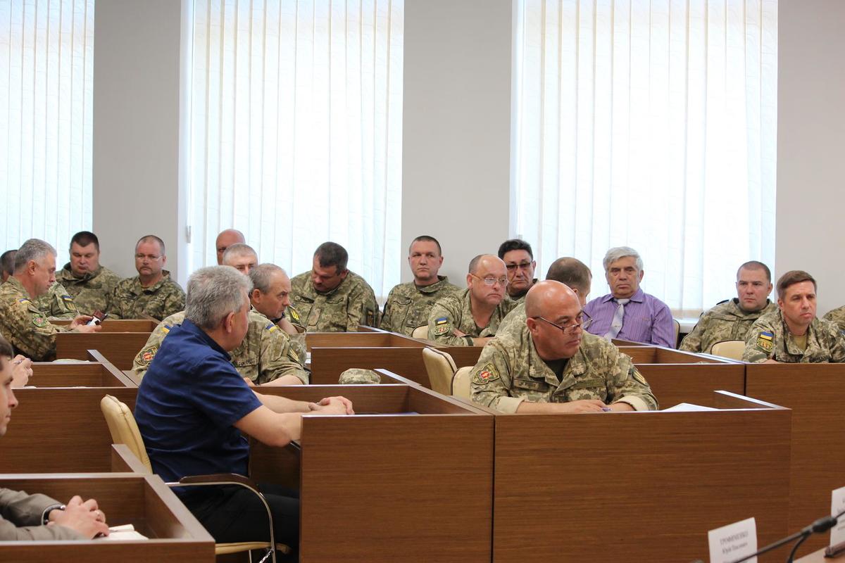 Від сьогодні в організаціях, установах і закладах Запорізької області комісією Генерального штабу Збройних Сил України розпочато перевірку  стану військового обліку призовників і військовозобов’язаних та бронювання військовозобов’язаних на період мобілізації та на воєнний час. З цього приводу в облдержадміністрації відбулася  координаційна нарада щодо порядку проведення перевірки.