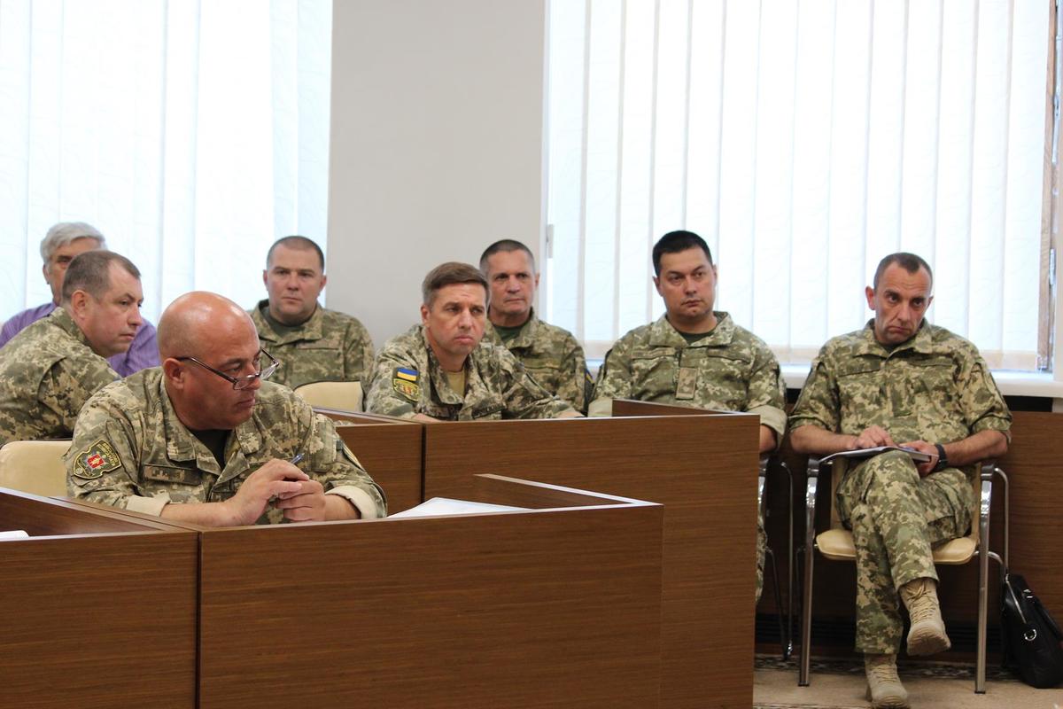 Від сьогодні в організаціях, установах і закладах Запорізької області комісією Генерального штабу Збройних Сил України розпочато перевірку  стану військового обліку призовників і військовозобов’язаних та бронювання військовозобов’язаних на період мобілізації та на воєнний час. З цього приводу в облдержадміністрації відбулася  координаційна нарада щодо порядку проведення перевірки.
