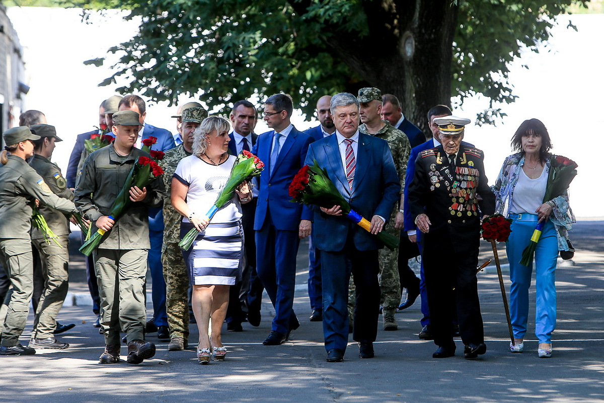 Президент України вшанував пам’ять загиблих військовослужбовців у Запорізькому полку оперативного призначення НГУ