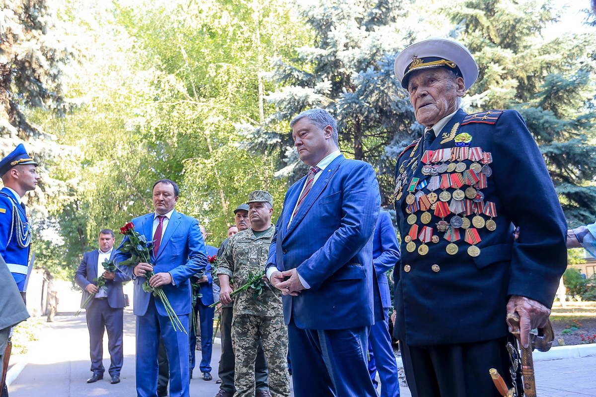 Президент України вшанував пам’ять загиблих військовослужбовців у Запорізькому полку оперативного призначення НГУ