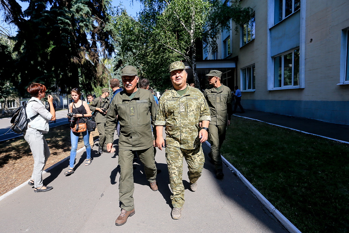 Президент України вшанував пам’ять загиблих військовослужбовців у Запорізькому полку оперативного призначення НГУ