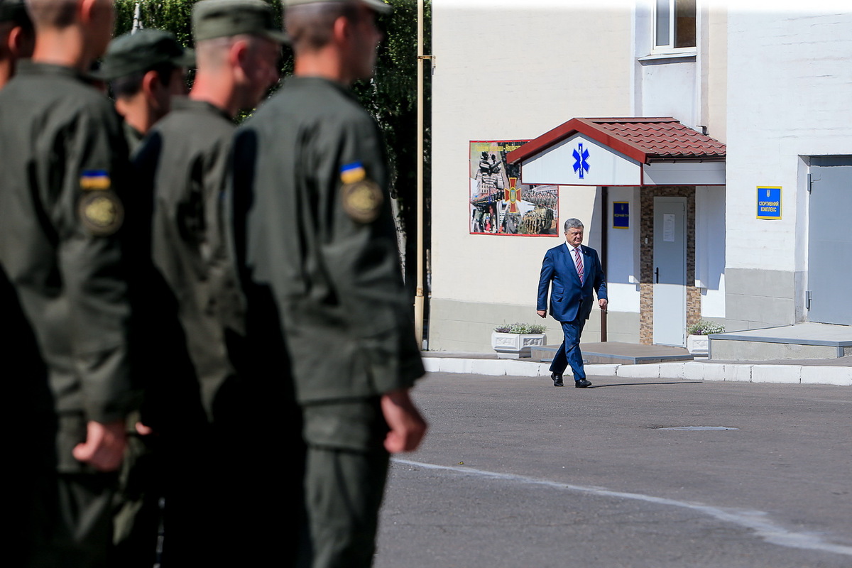 Президент України вшанував пам’ять загиблих військовослужбовців у Запорізькому полку оперативного призначення НГУ