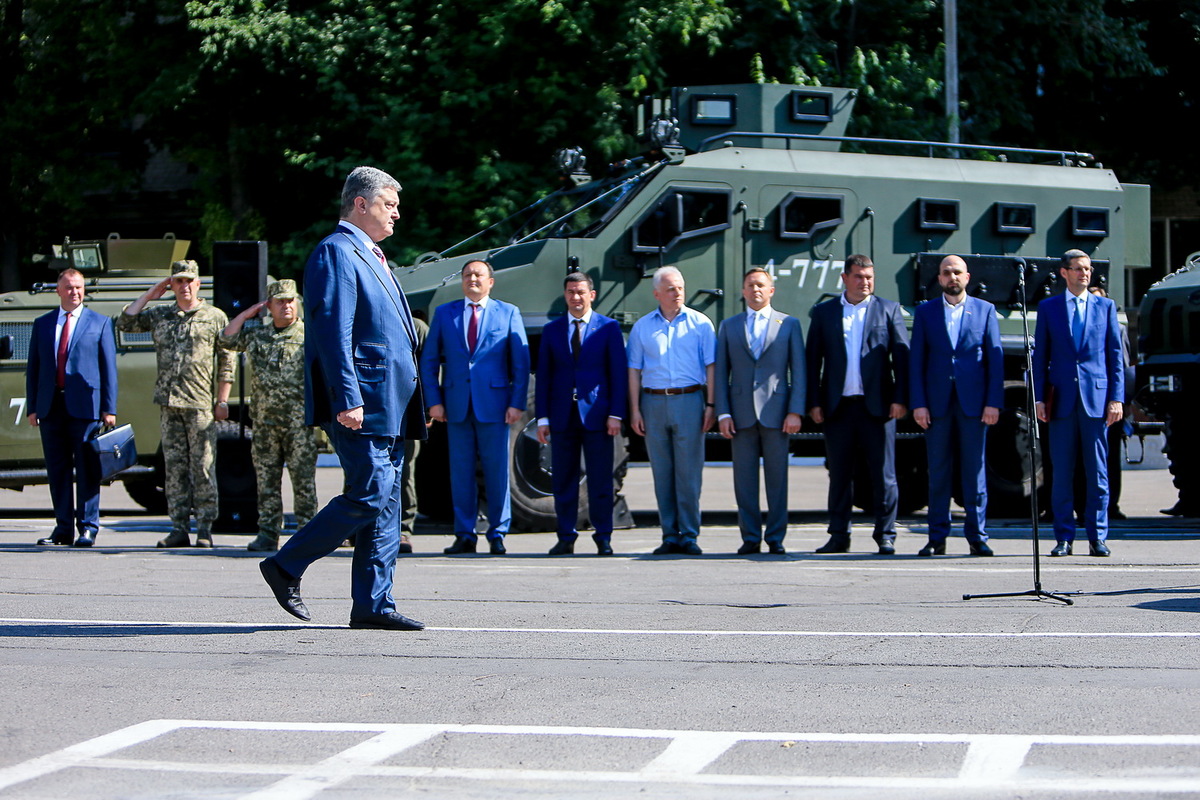 Президент України вшанував пам’ять загиблих військовослужбовців у Запорізькому полку оперативного призначення НГУ