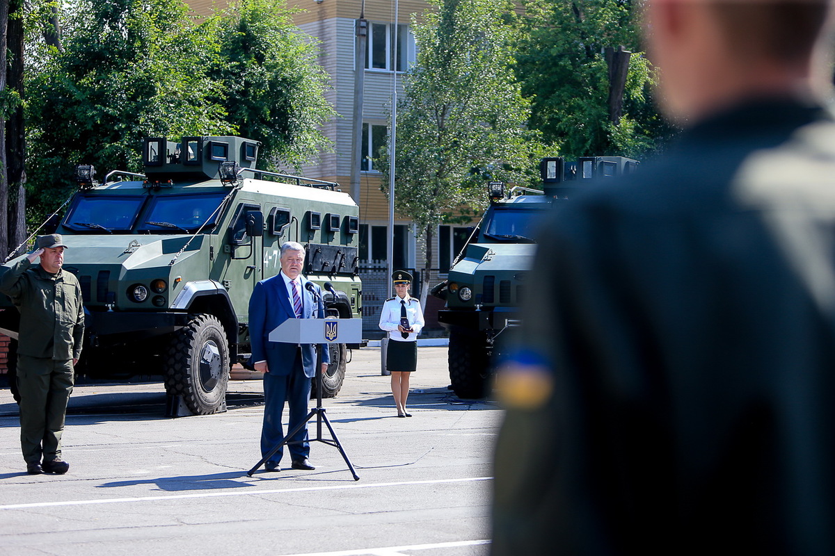 Президент України вшанував пам’ять загиблих військовослужбовців у Запорізькому полку оперативного призначення НГУ