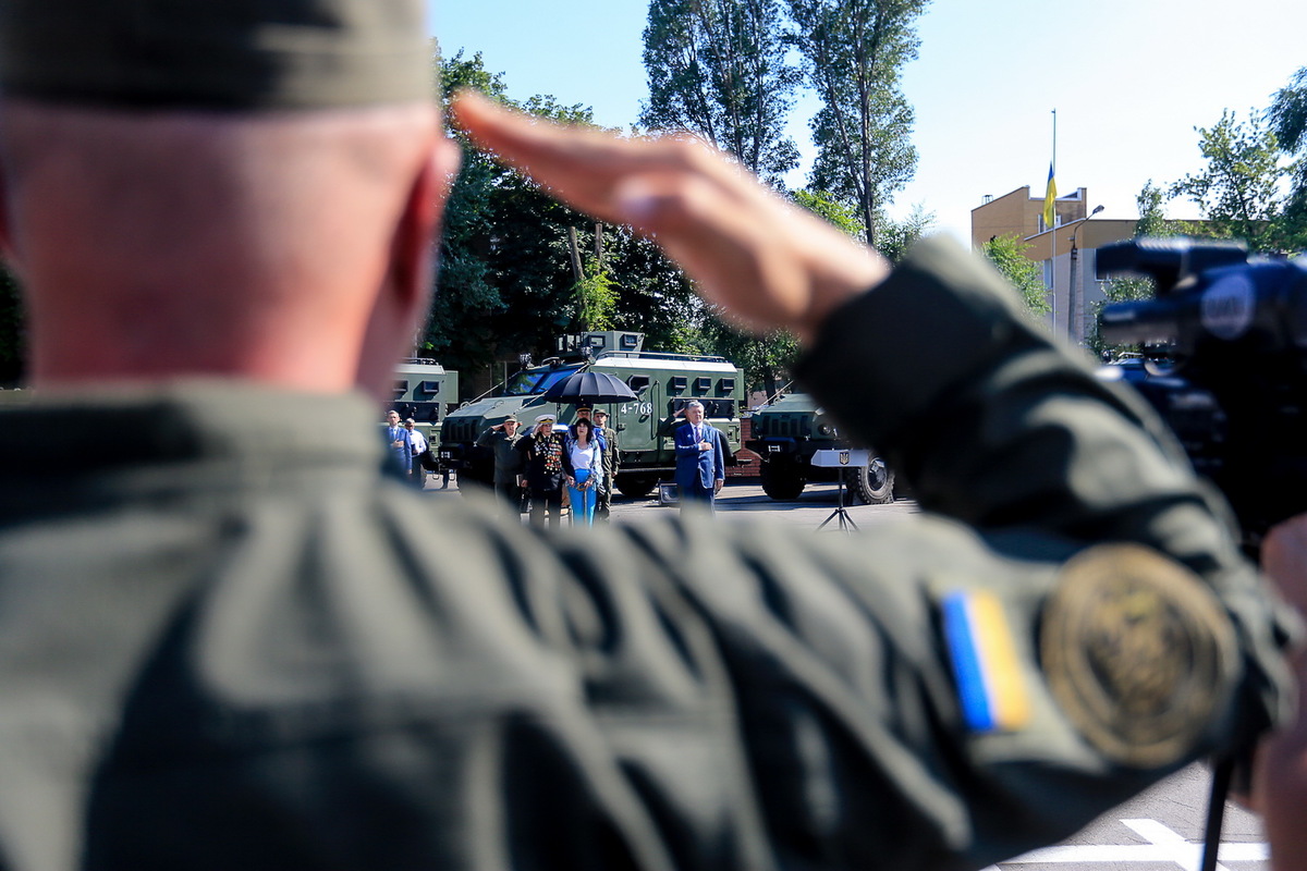 Президент України вшанував пам’ять загиблих військовослужбовців у Запорізькому полку оперативного призначення НГУ