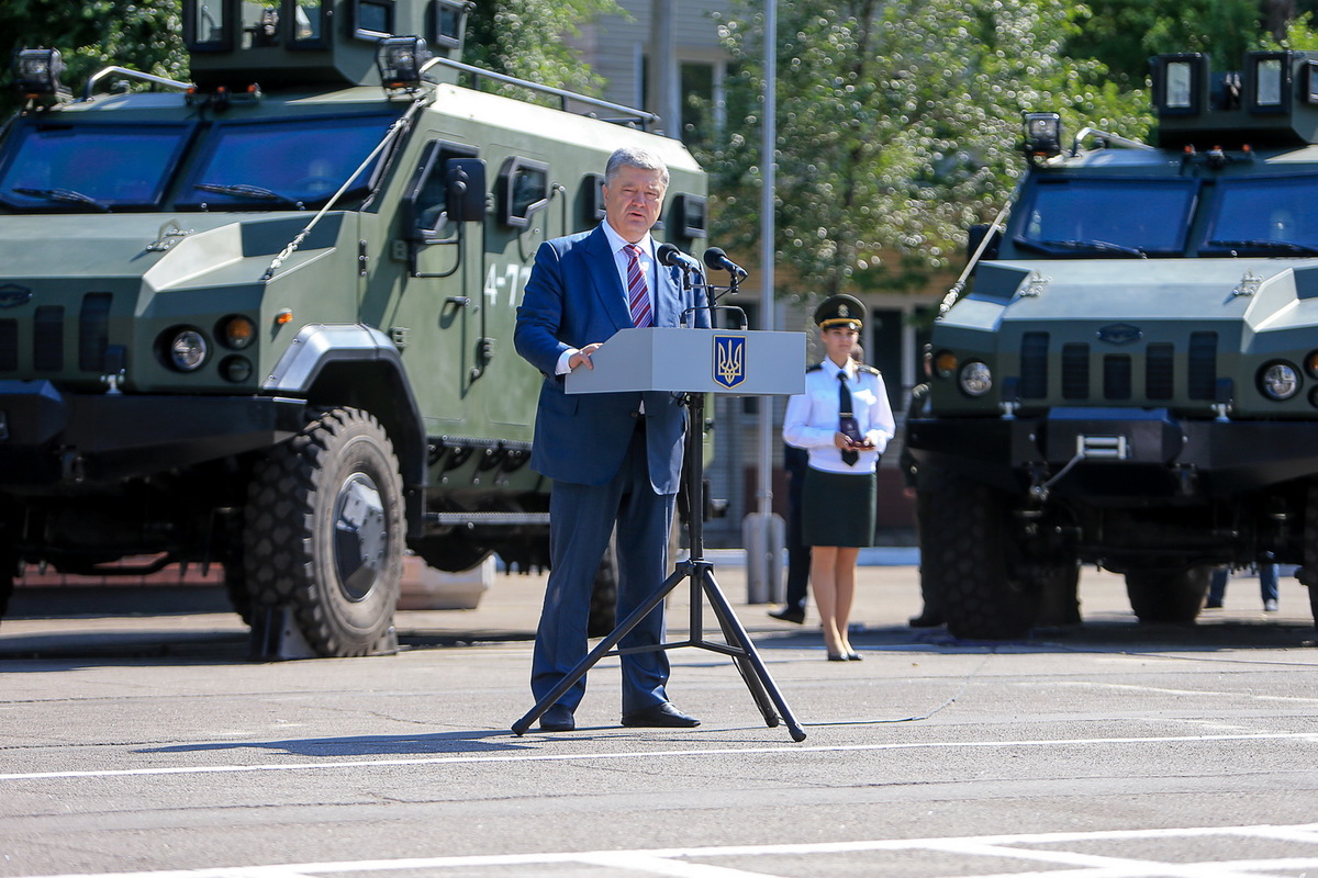 Президент України вшанував пам’ять загиблих військовослужбовців у Запорізькому полку оперативного призначення НГУ
