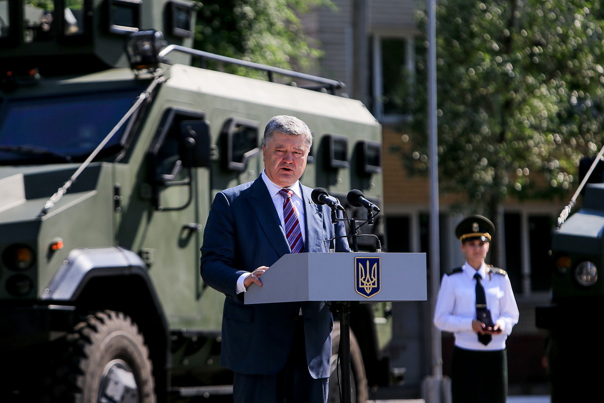 Президент України вшанував пам’ять загиблих військовослужбовців у Запорізькому полку оперативного призначення НГУ