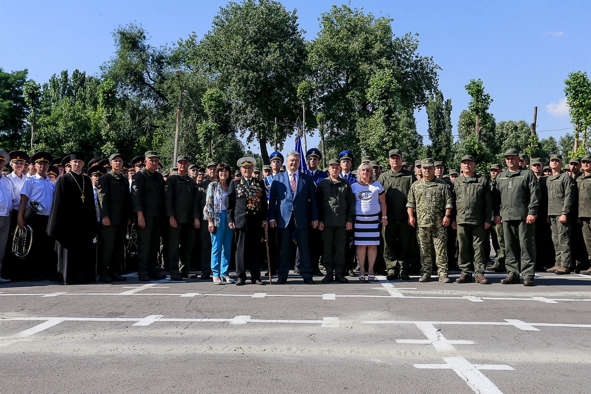 Президент України вшанував пам’ять загиблих військовослужбовців у Запорізькому полку оперативного призначення НГУ