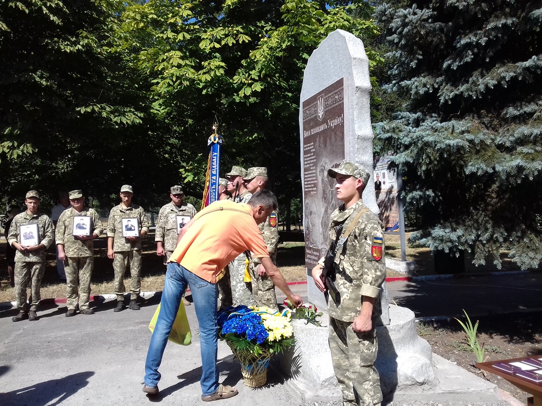 Запоріжці віддали шану загиблим воїнам-артилеристам