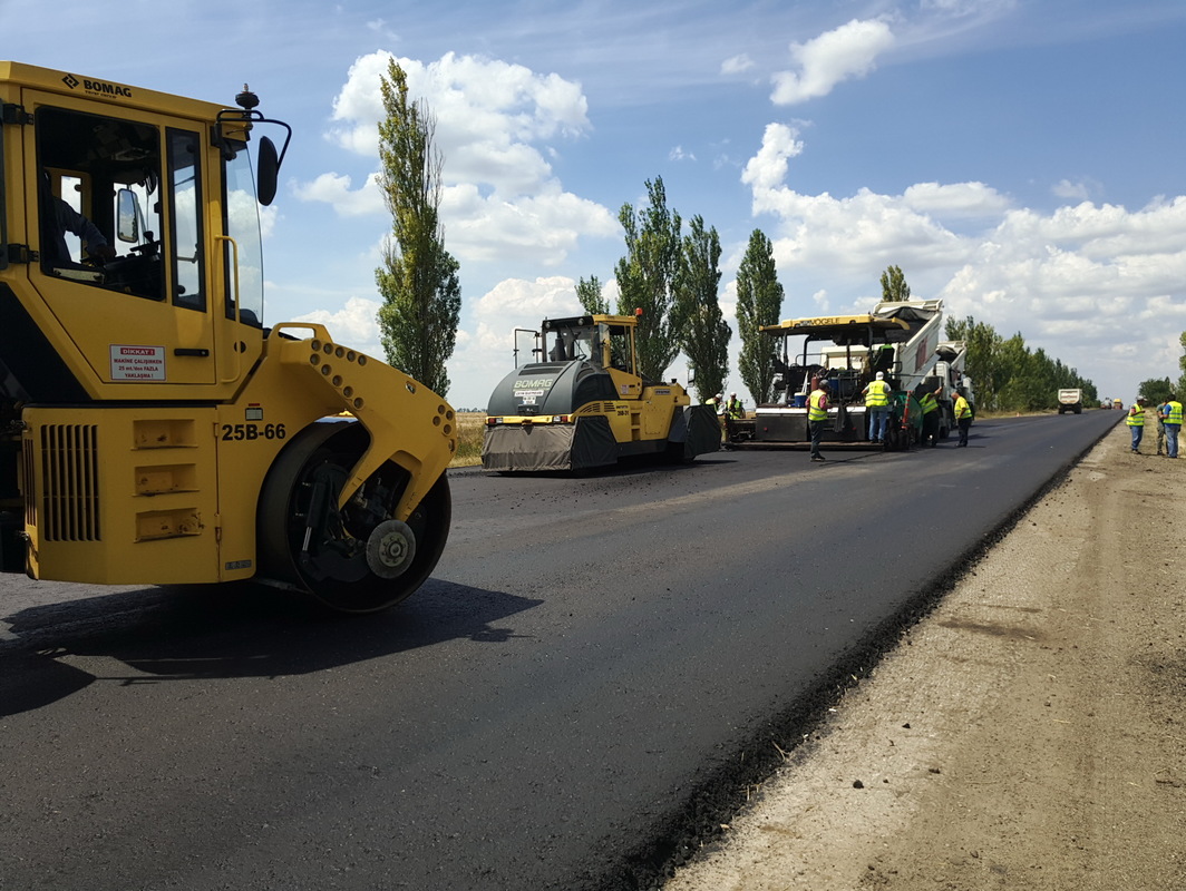 Автодорожники  продовжують ремонт  трьох найбільших проблемних доріг в області