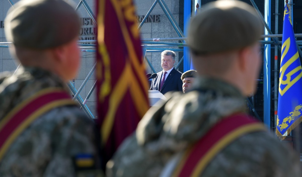 Вірю, що всі ви виростете достойними захисниками України – Президент взяв участь у складанні клятви ліцеїстами Військового ліцею ім.Богуна