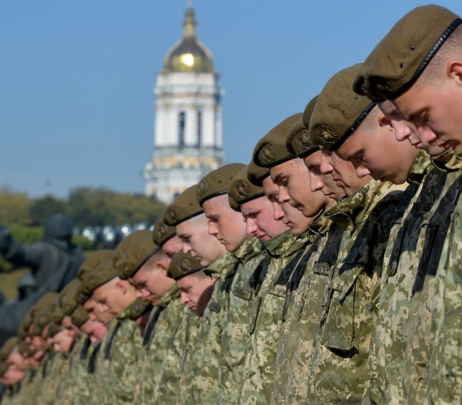 Вірю, що всі ви виростете достойними захисниками України – Президент взяв участь у складанні клятви ліцеїстами Військового ліцею ім.Богуна