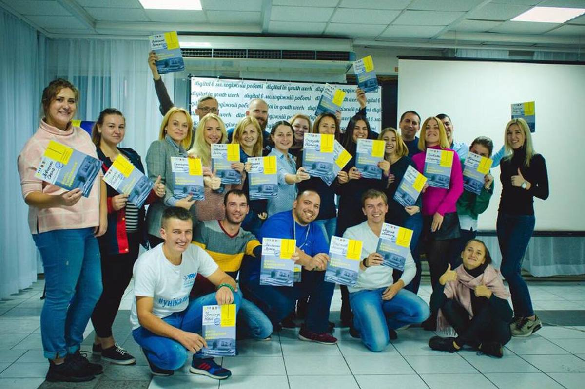 Фахівці по роботі з молоддю  переходять на новітні  Digital-методики