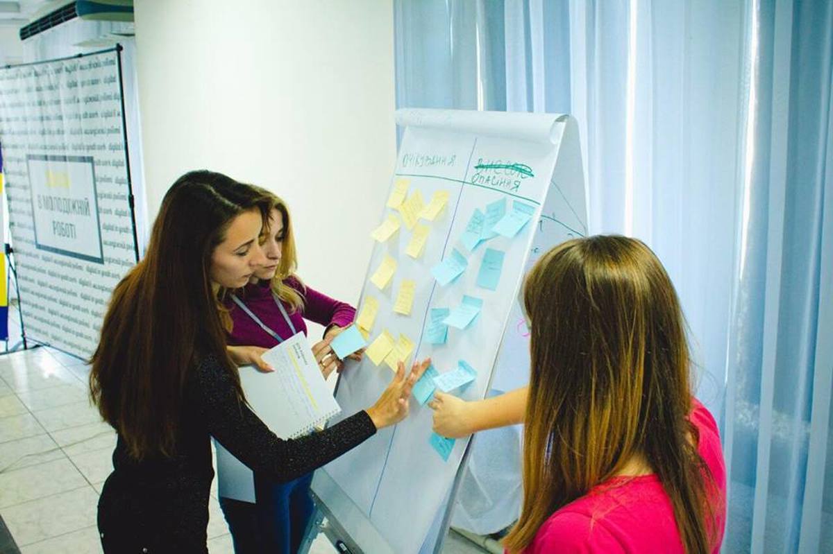 Фахівці по роботі з молоддю  переходять на новітні  Digital-методики