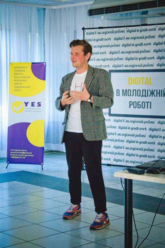 Фахівці по роботі з молоддю  переходять на новітні  Digital-методики