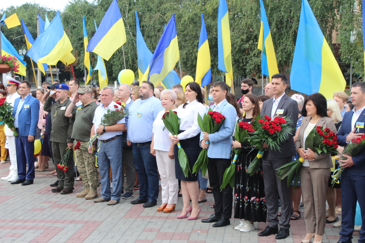 З НАГОДИ УРОЧИСТИХ СВЯТ ЗАПОРІЖЦІ ПОКЛАЛИ КВІТИ ДО ПОГРУДДЯ ШЕВЧЕНКА