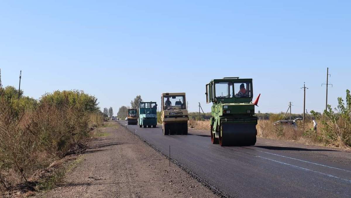 ВЕЛИКЕ БУДІВНИЦТВО": ВІДНОВЛЮЮТЬСЯ ДОРОГИ У ЗАПОРІЗЬКІЙ