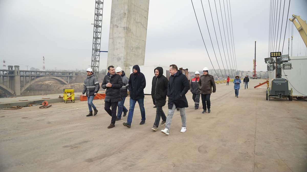 БУДІВНИЦТВО МОСТУ ВЖЕ НА ФІНІШНІЙ ПРЯМІЙ: ЗМОНТОВАНО ОСТАННІЙ ВАНТ