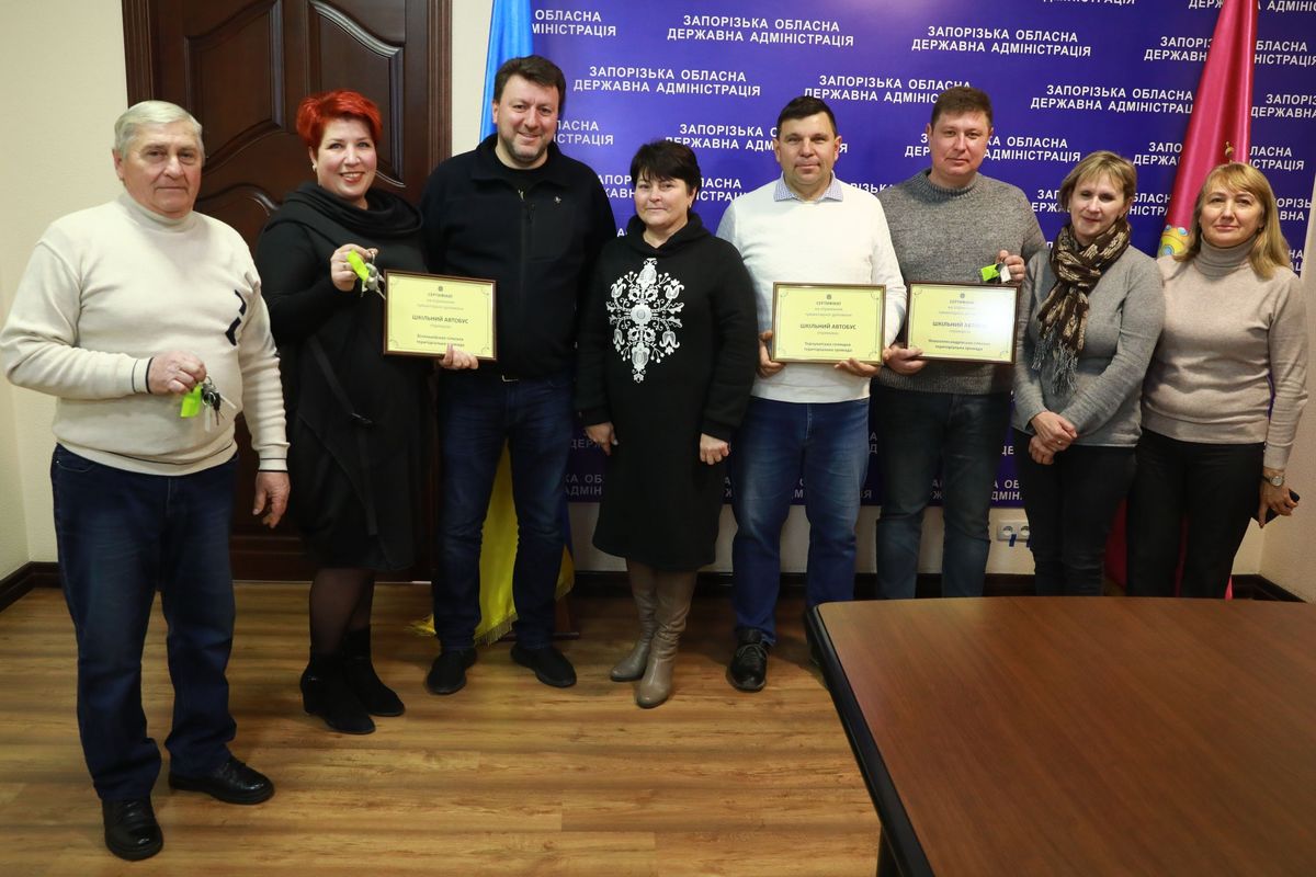 Три громади Запорізького району отримали шкільні автобуси