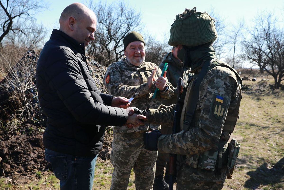 День українського добровольця з запорізькими воїнами: Юрій Малашко відвідав бійців на полігоні