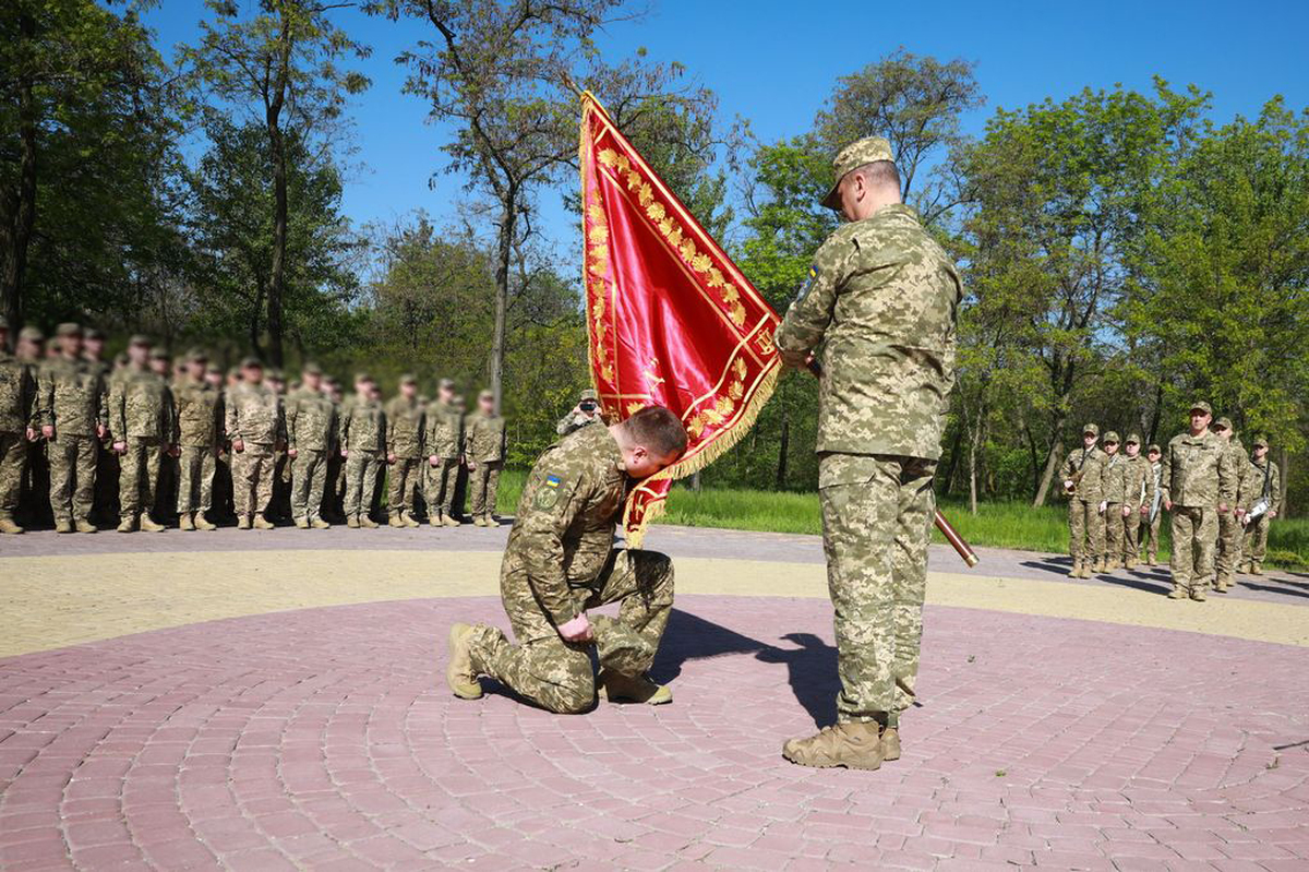 Українські захисники отримали символ військової частини